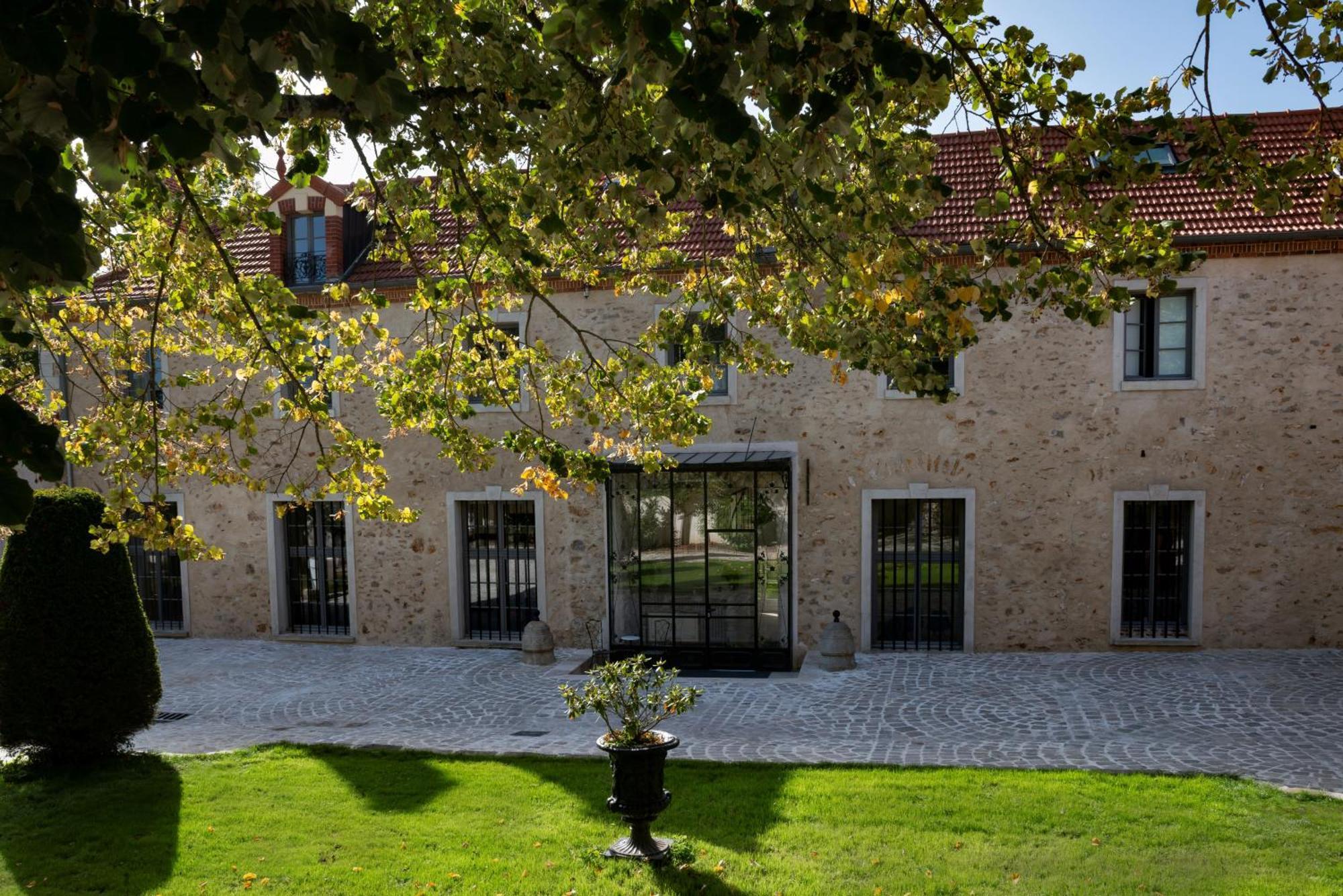 Loft Dans Le Clocher Face Au Chateau Bonnelles Екстер'єр фото